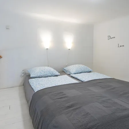 Walnut Tree Apartment
