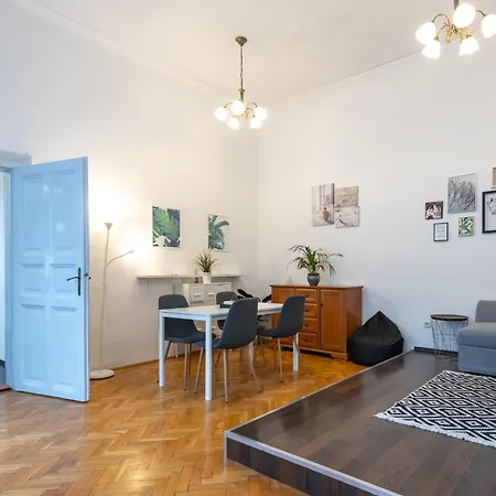 Apartment Walnut Tree *