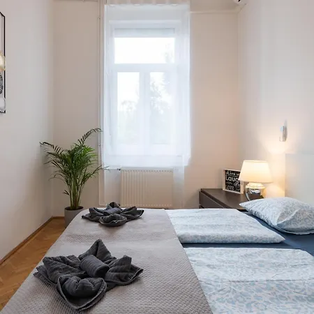 Walnut Tree * 부다페스트