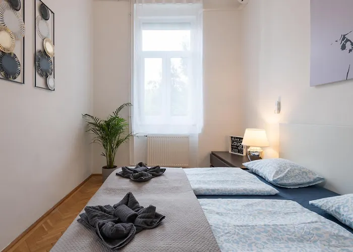 Walnut Tree * Boedapest