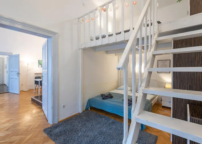 아파트 Walnut Tree